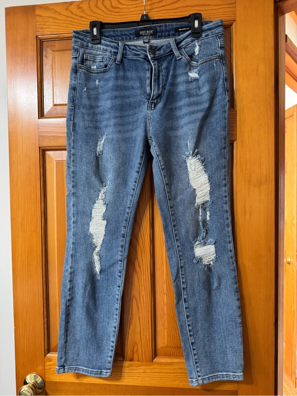 Judy Blue Medium Wash Distressed Straight Leg Jeans